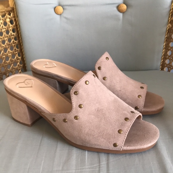 Madeline faux gray suede studded slip on sandals chunky heel Sz 9.5 comfy casual - Picture 15 of 15